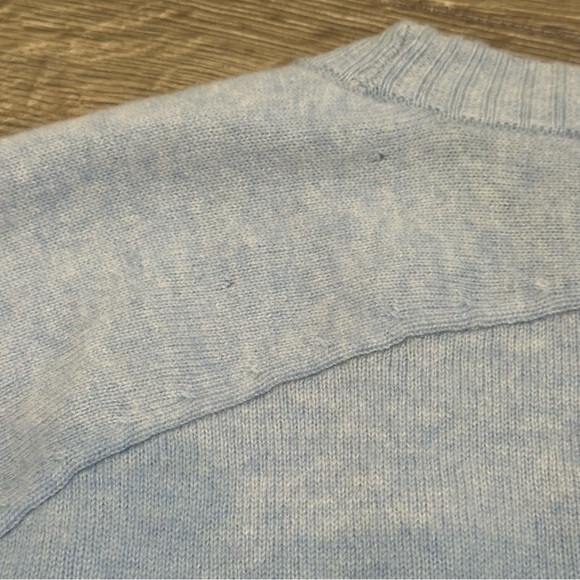 Abercrombie & Fitch 100% Cashmere Light Blue Short-Sleeve Crewneck Sweater - Picture 6 of 6